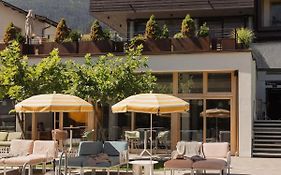 Mari Pop Hotel